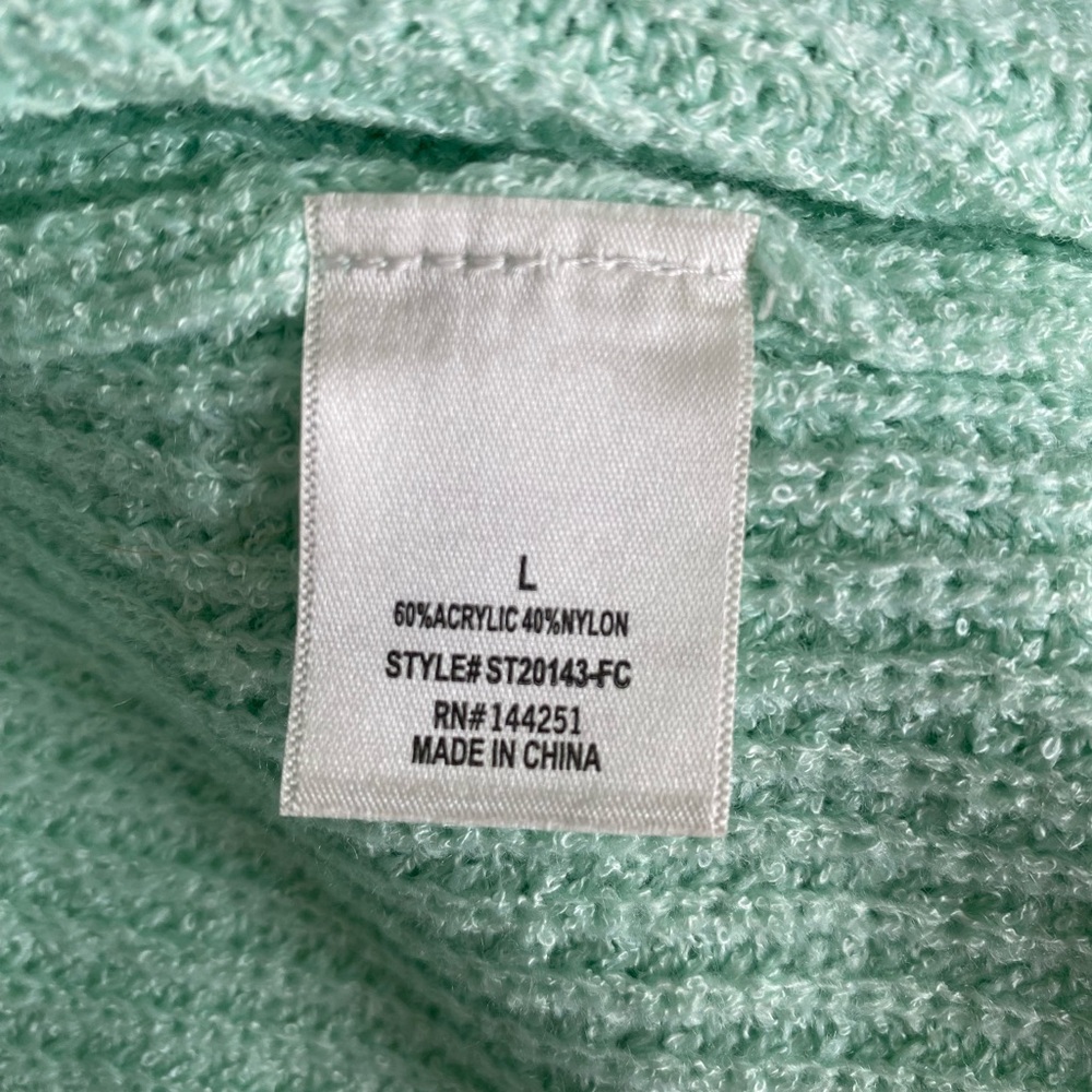 3/$20 Francesca’s Women's Sweater - Picture 5 of 5